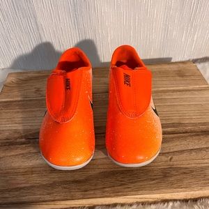 Kids Nike Mercurial Vapor 12 Club FG
- Euphoria Pack - SoccerPro